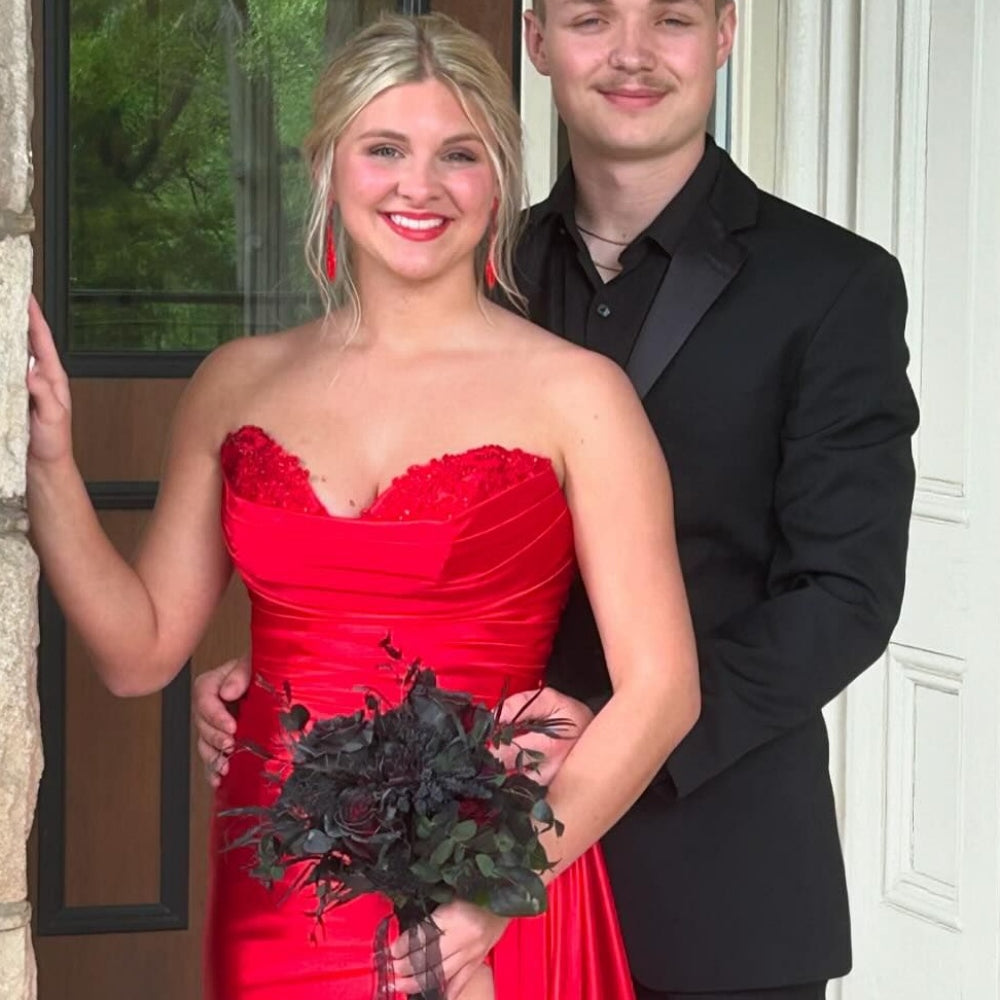 
                      
                        Appliques Neck Red A-line Long Dress with Slit
                      
                    