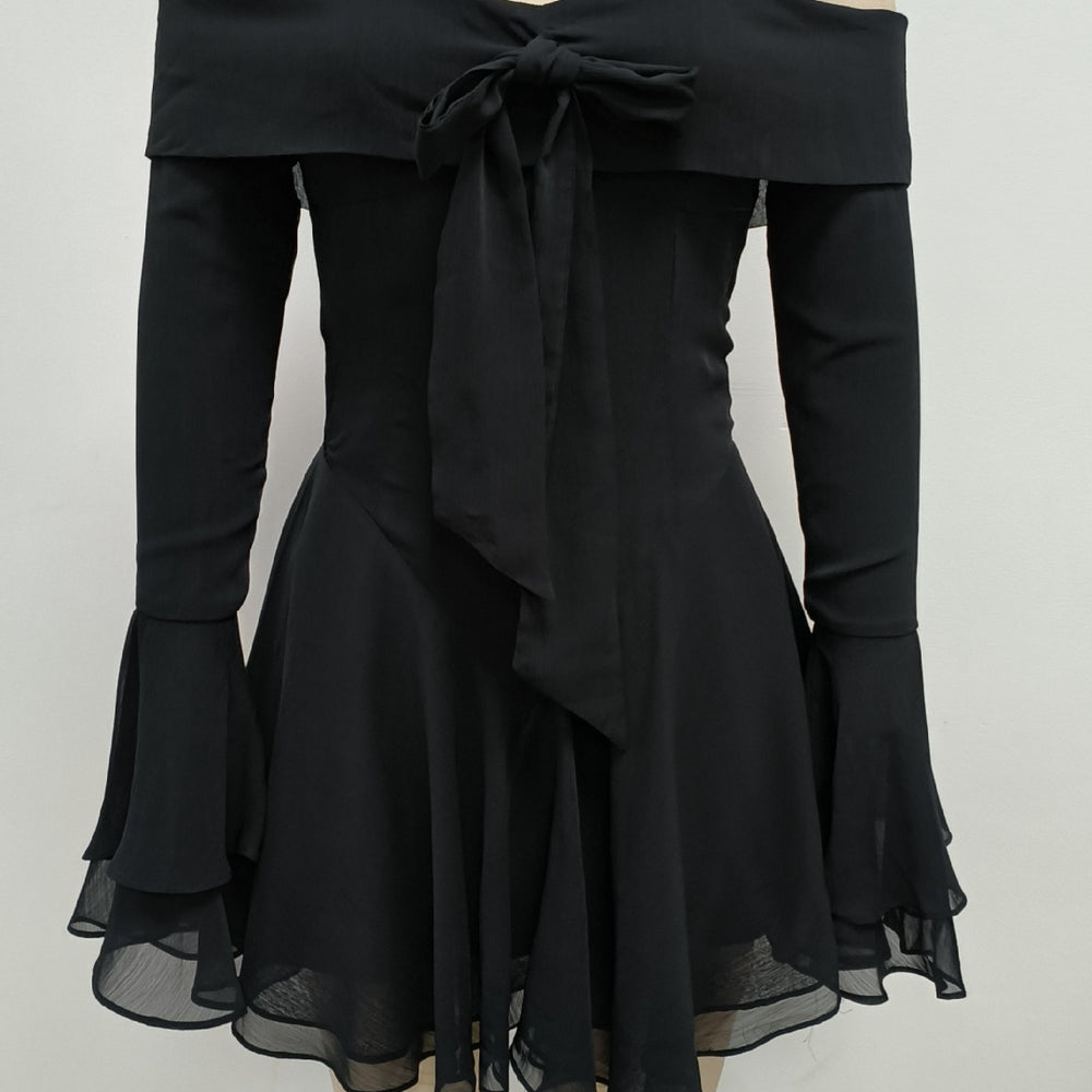 
                      
                        Bell Sleeves Red Bow Front A-line Short Dress
                      
                    