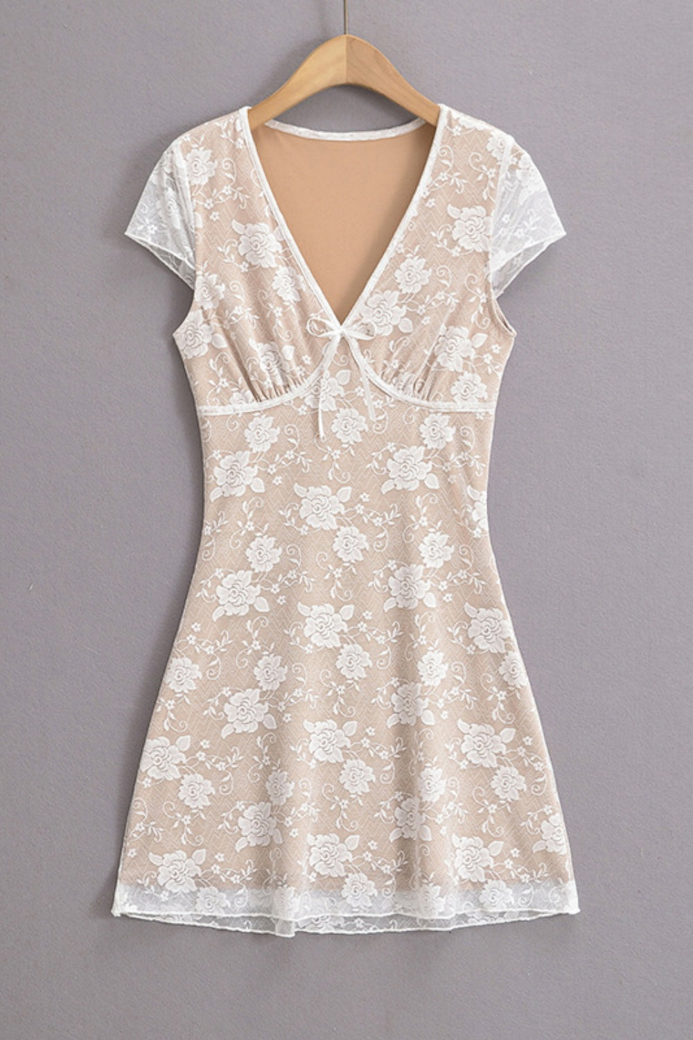 V-neck White Lace Flower Print Short Dress