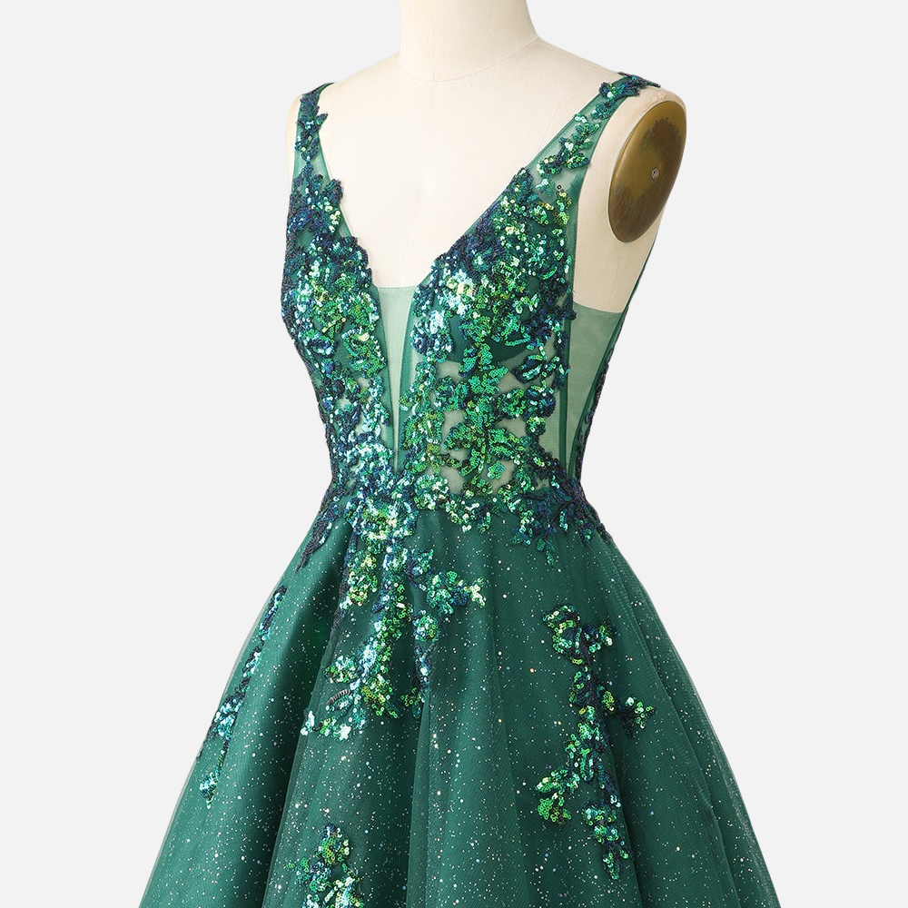 
                      
                        Dark Green Sequin Appliques Short Homecoming Dress
                      
                    