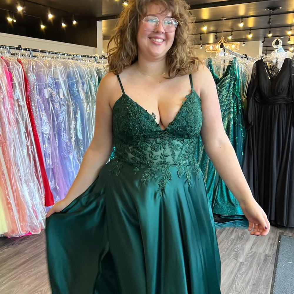 
                      
                        Emerald Green Appliques Satin Long Formal Dress
                      
                    