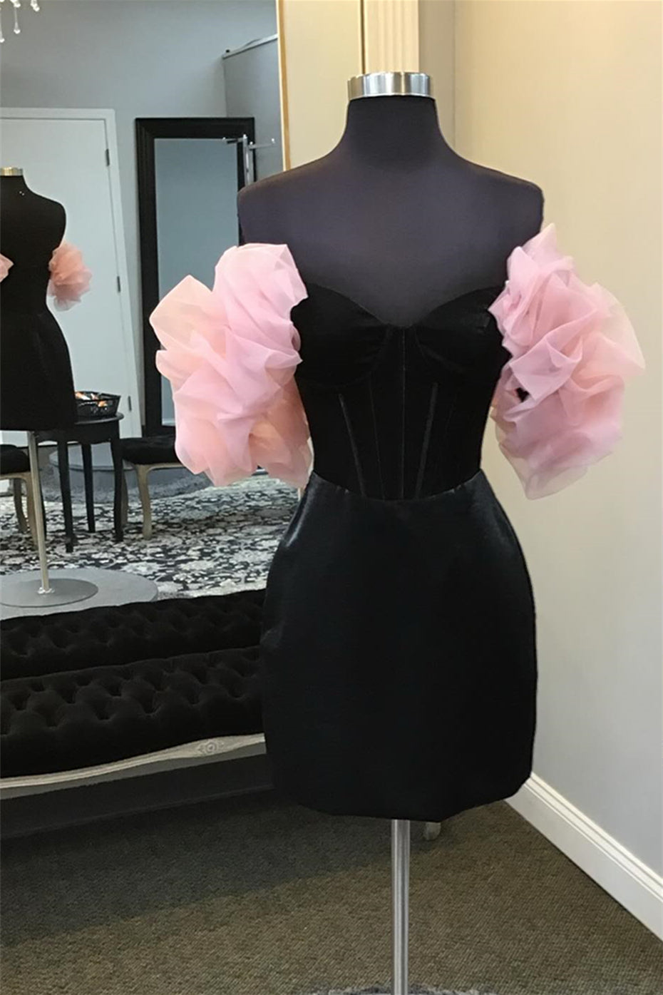 Off the Shoulder Black Velvet Bodycon Short Dress