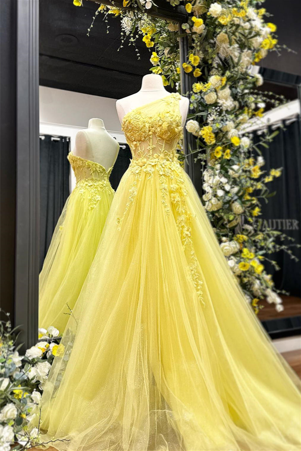 One Shoulder Yellow Appliques Long Dress with Slit