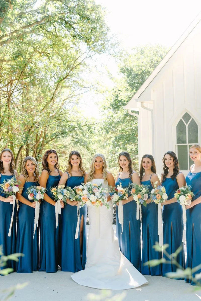 
                      
                        Square Neck Blue Back Bow Bridesmaid Dresses with Slit
                      
                    