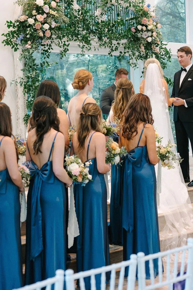 
                      
                        Square Neck Blue Back Bow Bridesmaid Dresses with Slit
                      
                    