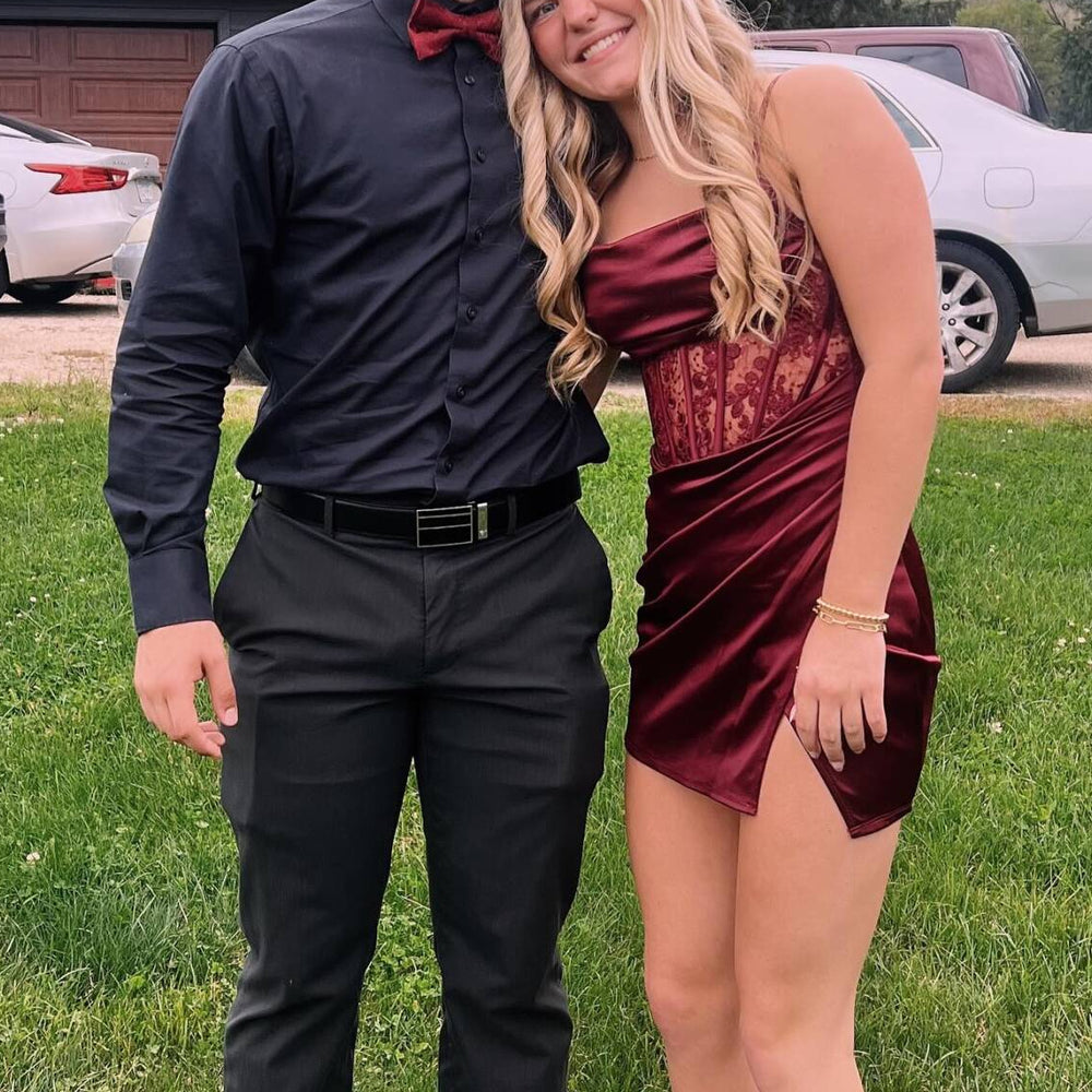 
                      
                        Square Neck Wine Red Lace Appliques Short Dress
                      
                    