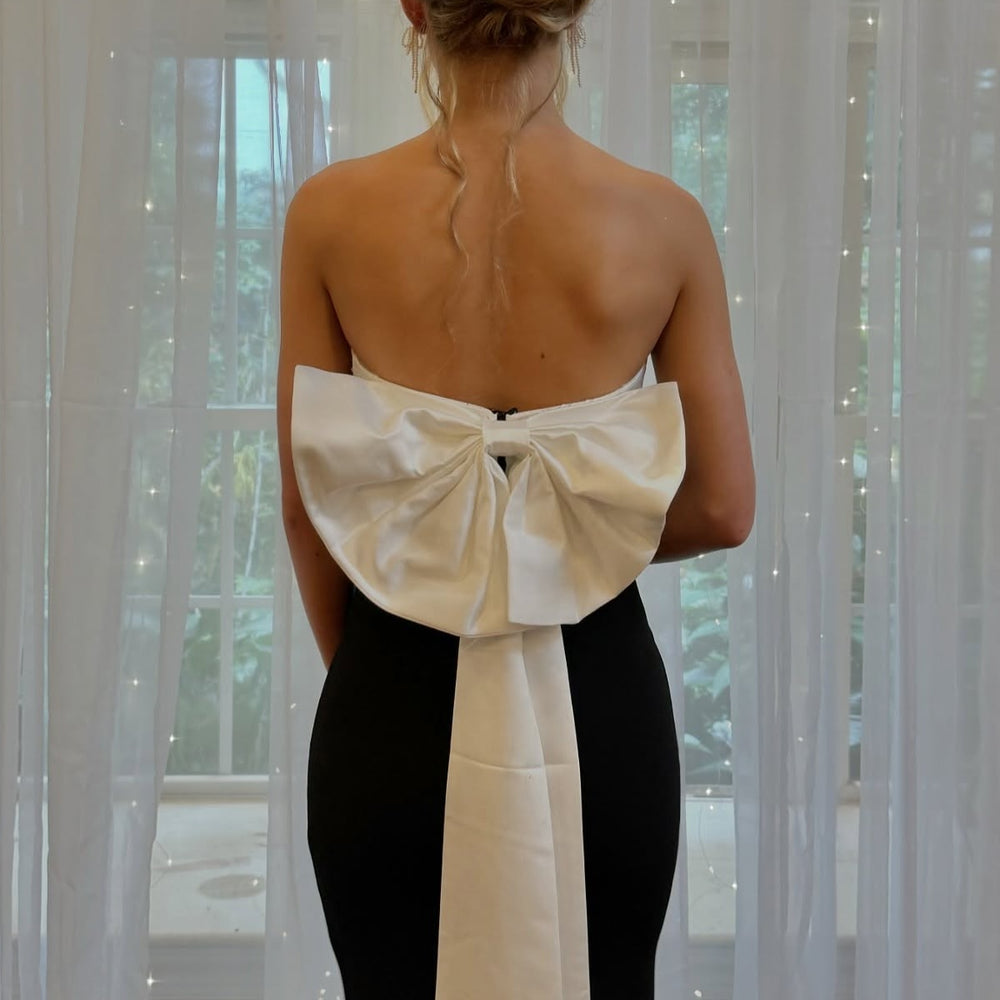 
                      
                        Strapless Black and White Back Bow Long Dress
                      
                    