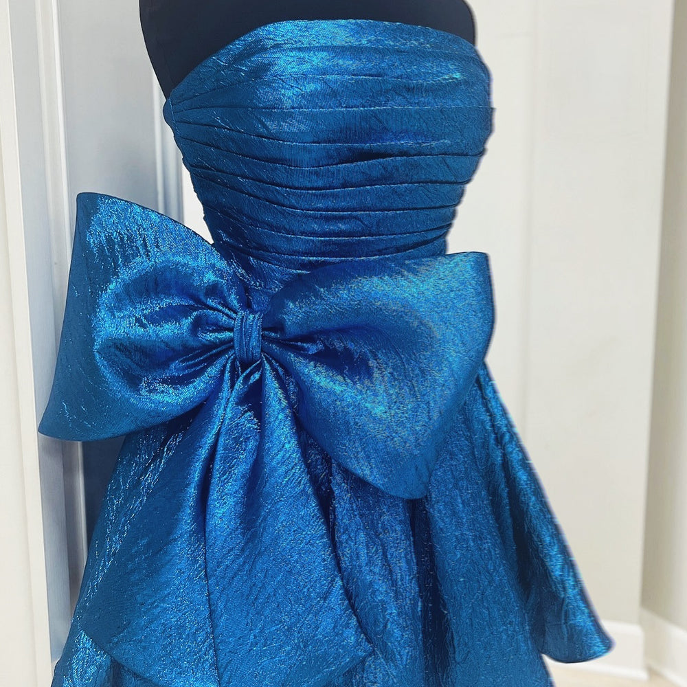 
                      
                        Strapless Royal Blue Ruched Short Dress with Bow
                      
                    