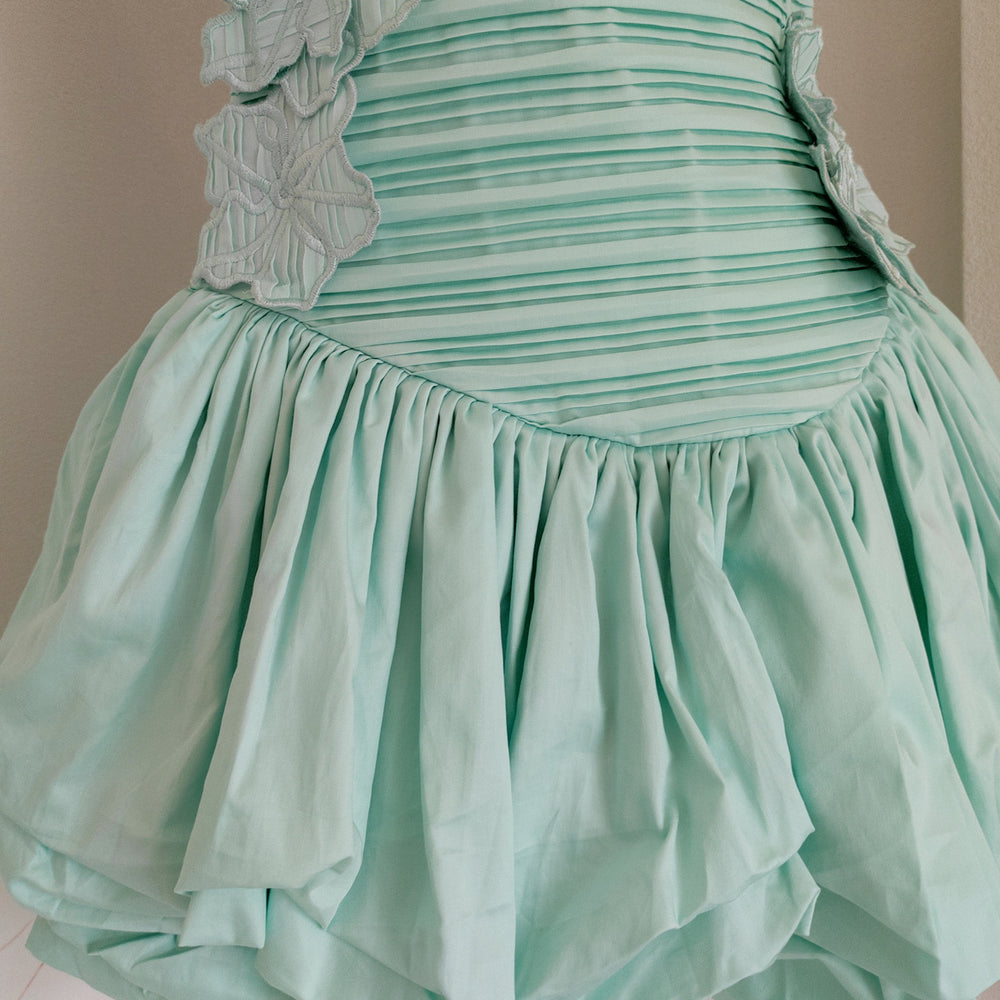 
                      
                        Strapless Mint Green Floral Appliques Bud Dress
                      
                    