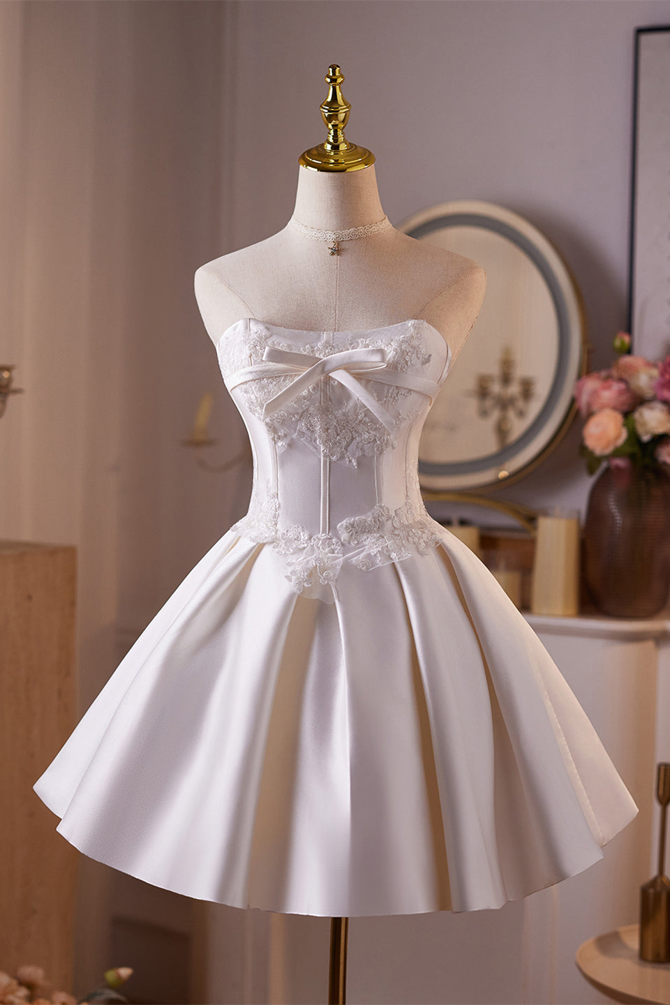 Strapless White Bow Front Appliques A-line Short Dress