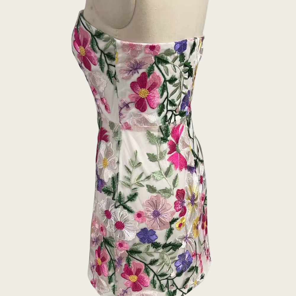 
                      
                        Strapless White Floral Appliques A-line Short Dress
                      
                    