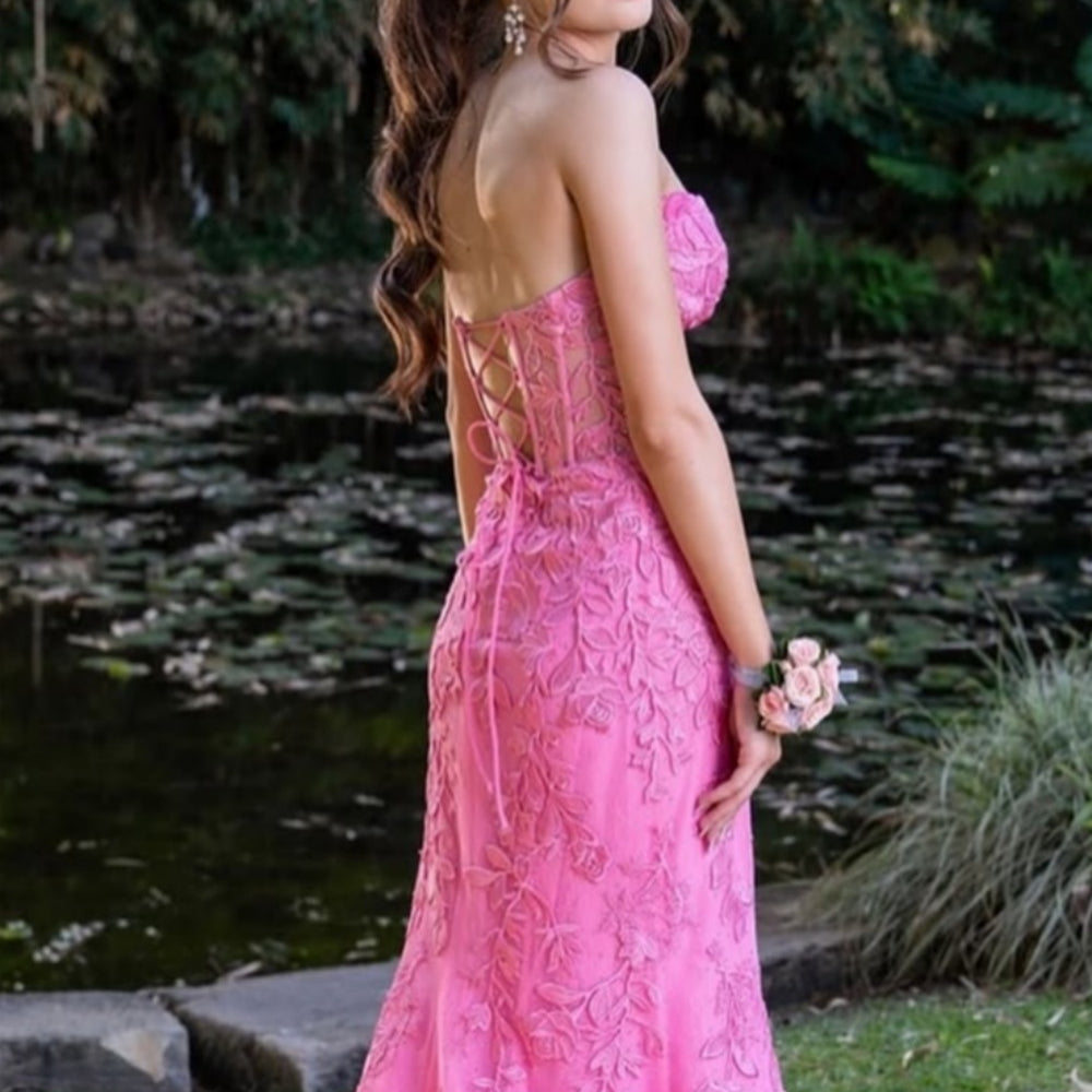 
                      
                        Strapless Yellow Lace Appliques Long Prom Dress
                      
                    