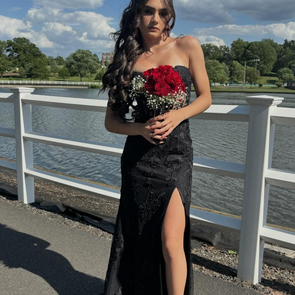 
                      
                        Strapless Yellow Lace Appliques Long Prom Dress
                      
                    