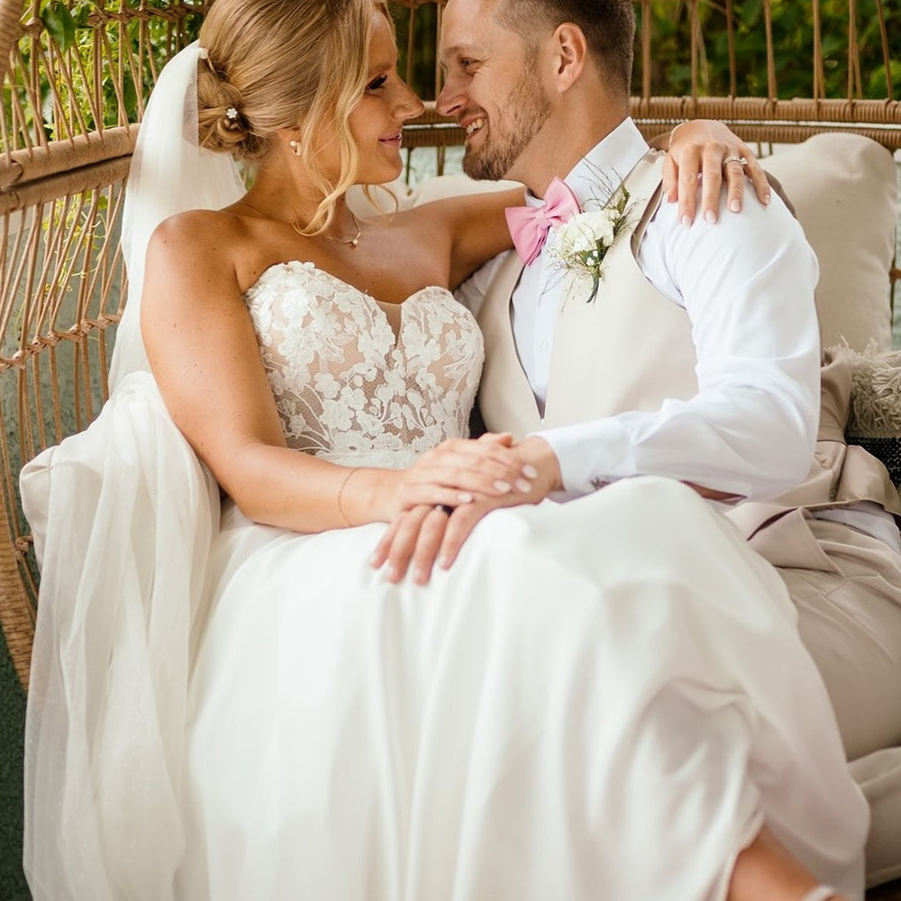 
                      
                        Strapless Ivory Appliques Button Back Wedding Dress
                      
                    