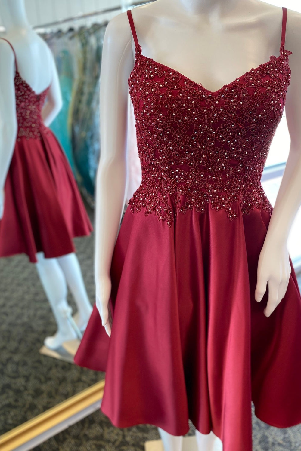 Straps Wine Red Appliques Short Homecoming Dress