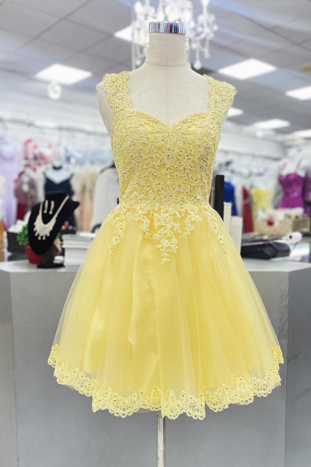 Straps Yellow Appliques Short Homecoming Dress