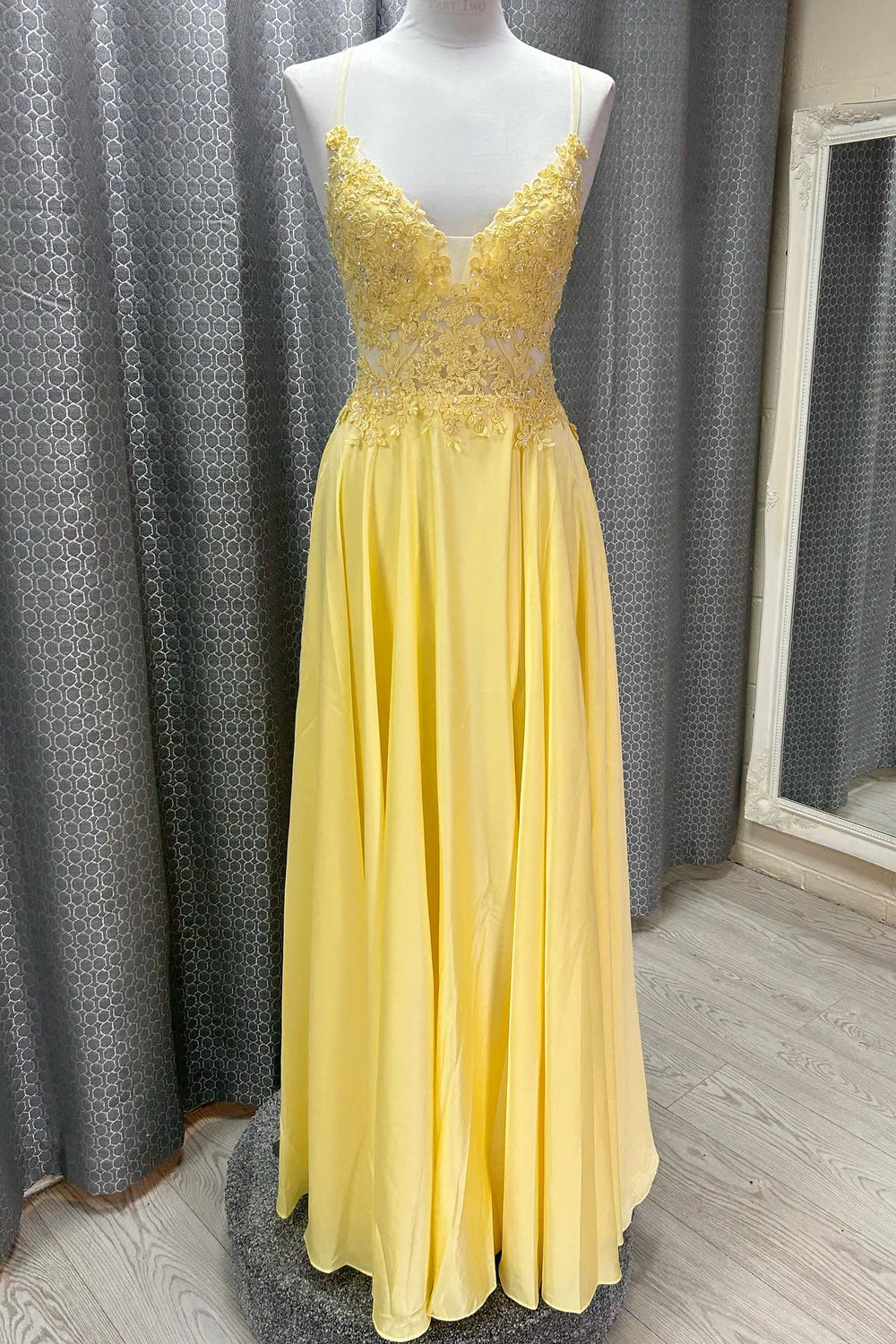 Straps Yellow Lace Appliques Long Prom Dress