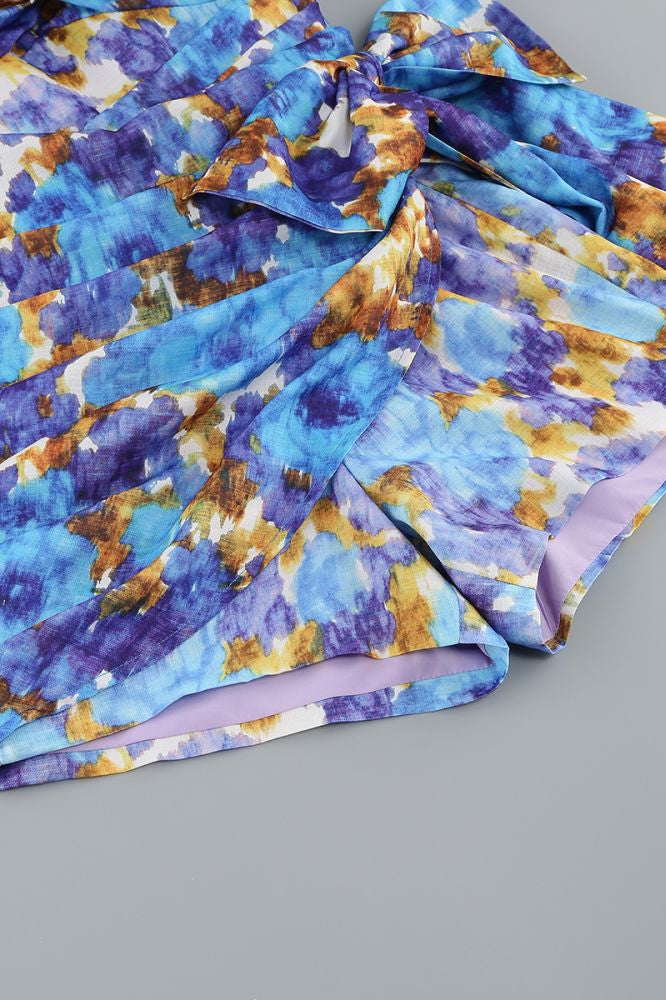 
                      
                        V-neck Blue Floral Print Romper with Streamer
                      
                    
