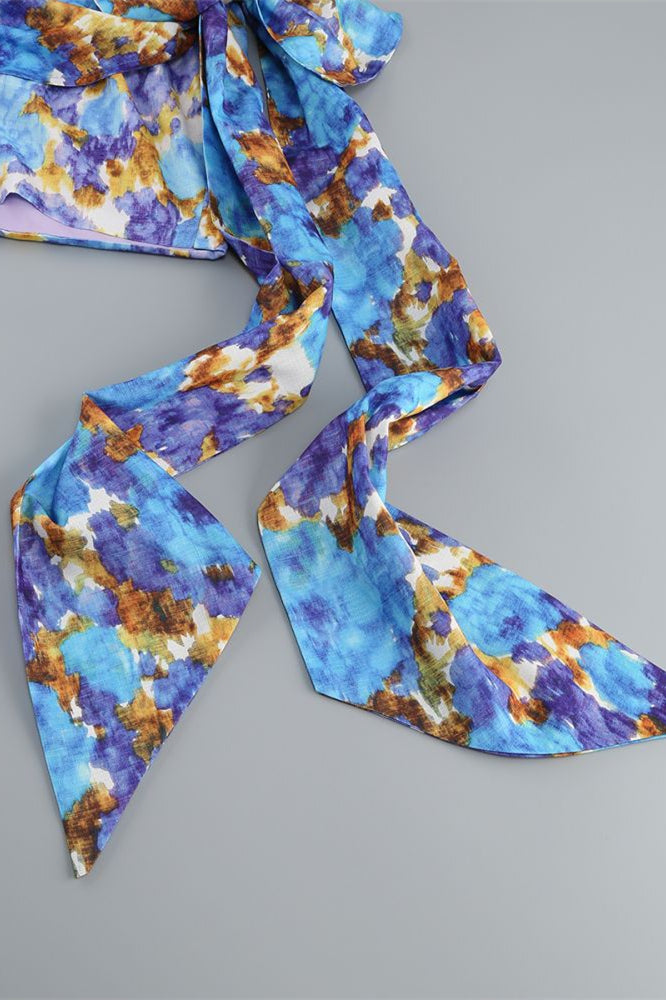 
                      
                        V-neck Blue Floral Print Romper with Streamer
                      
                    