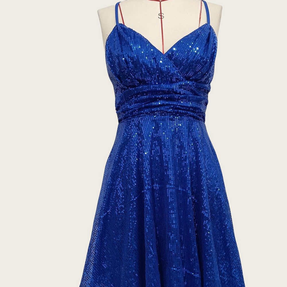 
                      
                        V-neck Champagne Ruched Sequin Short Dress
                      
                    