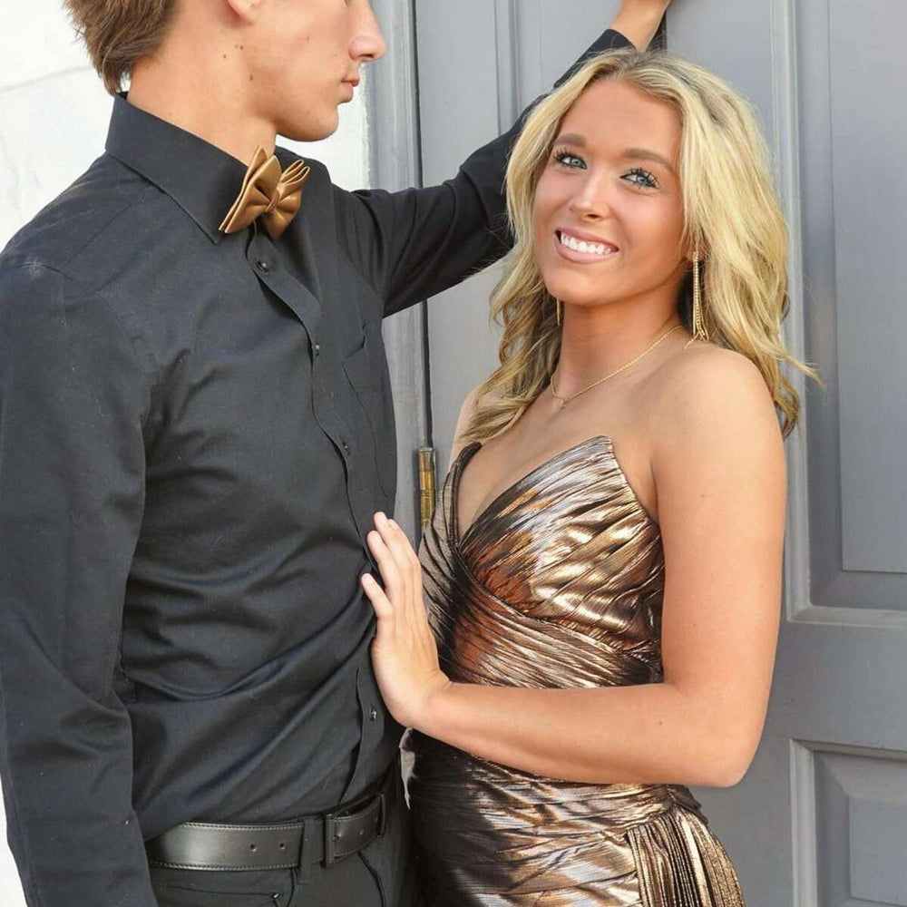 
                      
                        V-neck Gold Pleated Short Dress with Shawl
                      
                    