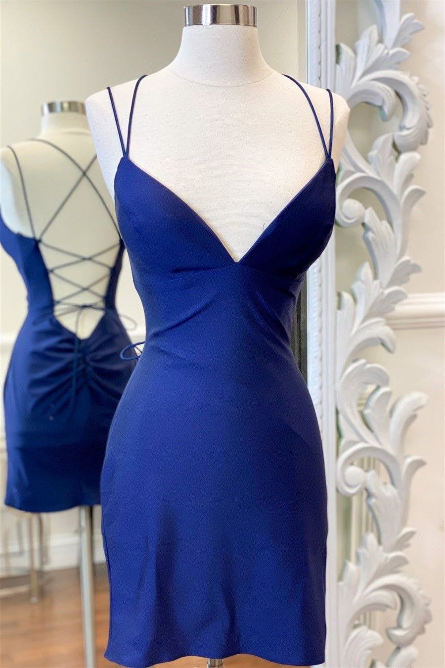 V-neck Navy Blue Ruched Short Homecoming Dress