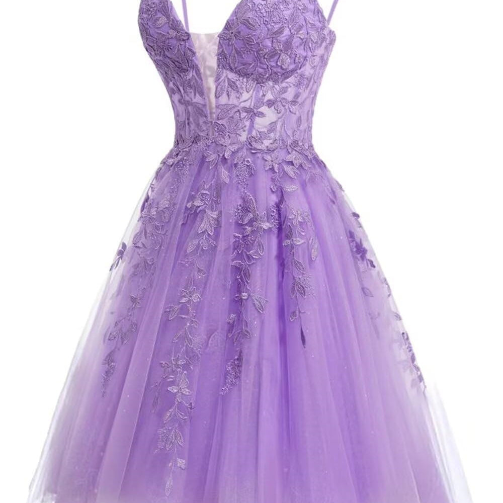 
                      
                        V Neck Lavender Appliques Short Homecoming Dress
                      
                    