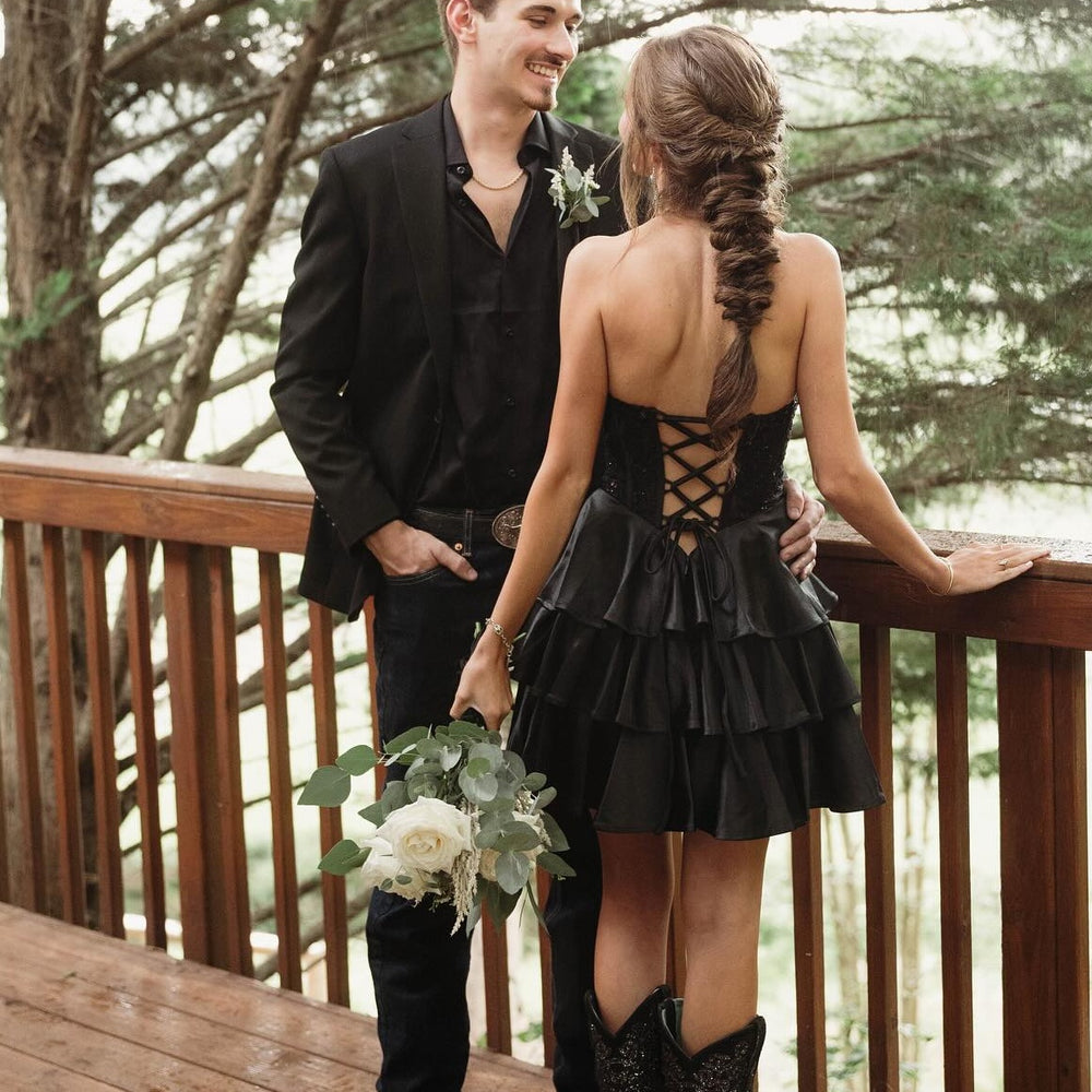 
                      
                        Strapless Red Appliques Tiered A-line Short Dress
                      
                    