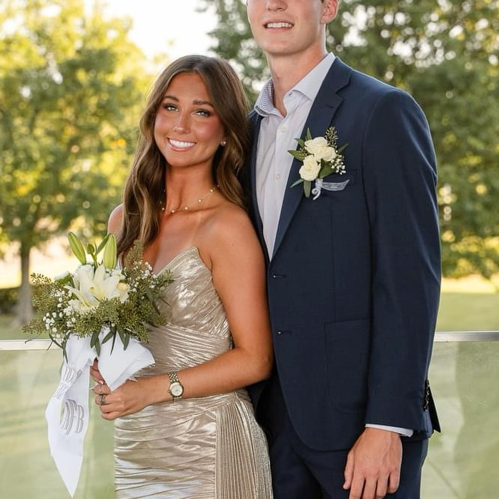 
                      
                        V-neck Gold Pleated Short Dress with Shawl
                      
                    